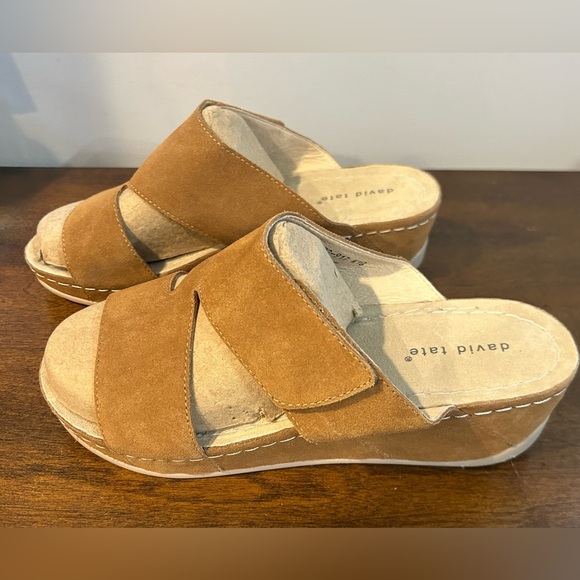 David Tate Women's Laurel Wedge Sandal Tan Suede 10 Wide New without tags or box - Picture 5 of 9